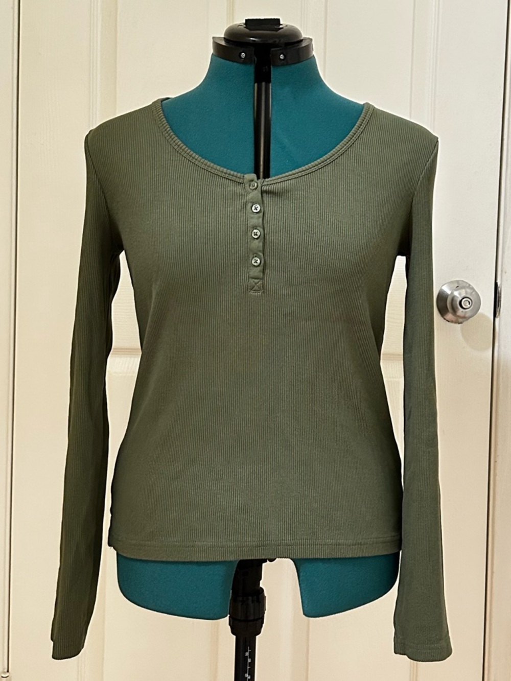 NWOT Pact Sz L Organic Cotton Dream Rib Olive Green Slim Henley Long Sleeve Top